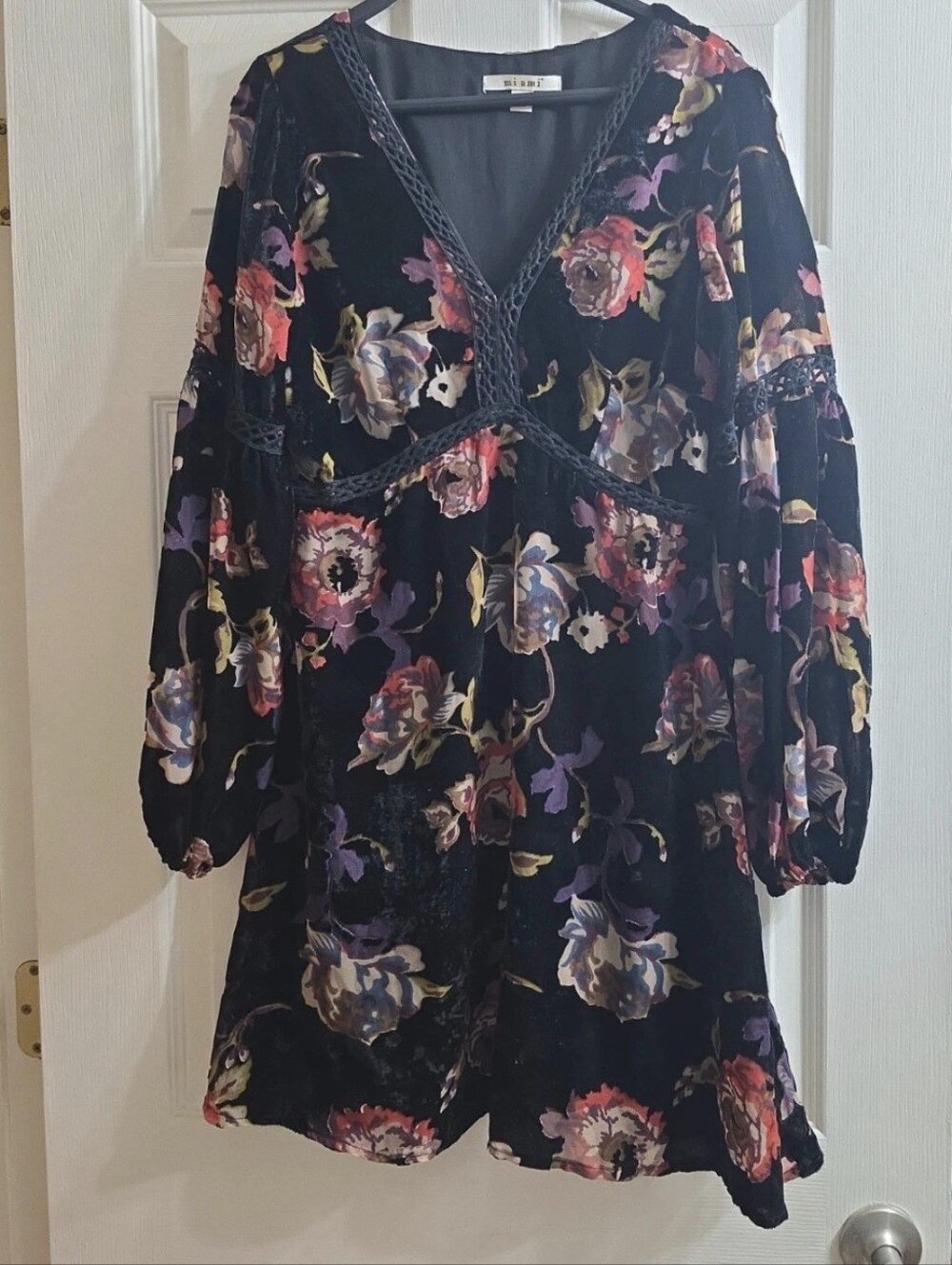 MI AMI Black Floral Velvet Burnout V-Neck Women's Dress M